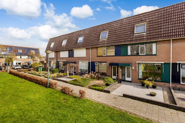 Foto - Te koop: tussenwoning gelegen aan groenvoorziening